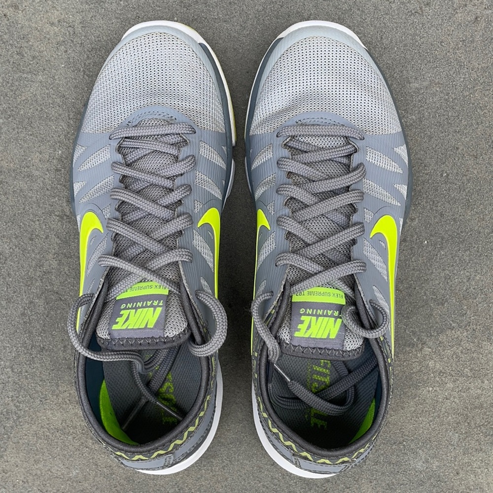 NIKE SNEAKERS SIZE 7